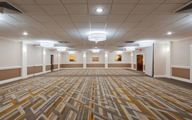 Best Western Premier Airport/Expo Center Hotel