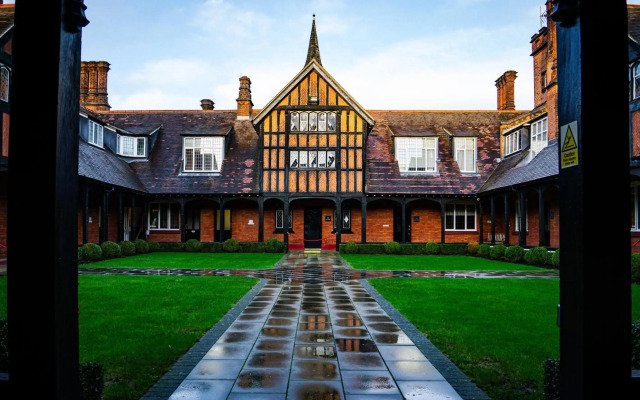 The Pillar Hotel