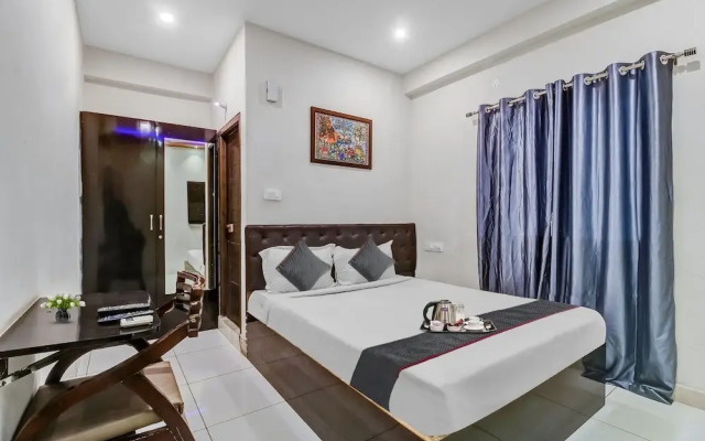 OYO 22425 Hotel Honey Cruise