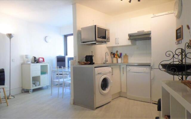 CANNES plage 2mn/45m2/vue mer/inernet/clim/parking privé