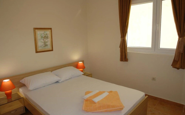 Franeta One-bedroom Apartment, First Floor, Garden View No.4