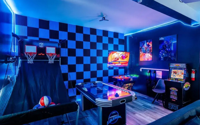 Ultimate Poconos Family Escape! Games, Firepit, Theater Vibes & More
