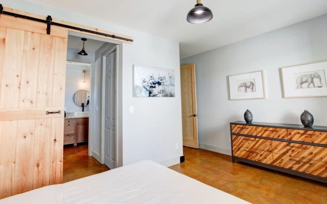 3 bedroom, East 18th Street