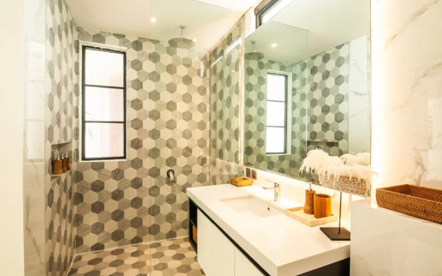 Stunning 6 BR Villa With Breathtaking Scenery