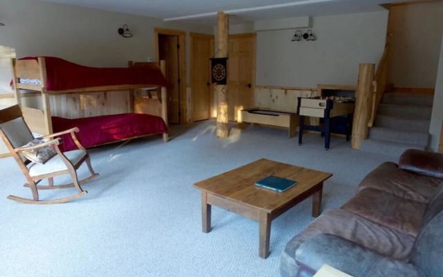 Cliffs & Stream Log - 3 Br Cabin