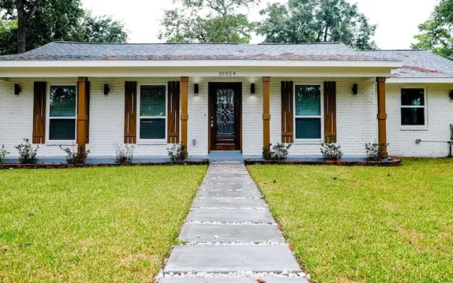 5Bdrm 3.5Bath 12Beds - HOME BIG AS TEXAS