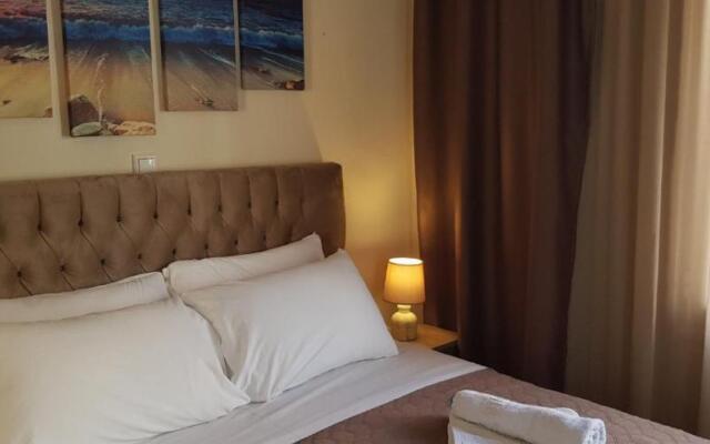 City's Center Lux. Apt.Up 4 persons and BBQ