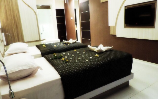 Dewarna Hotel & Convention