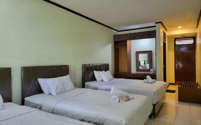 Pandu Lakeside Hotel Tuktuk