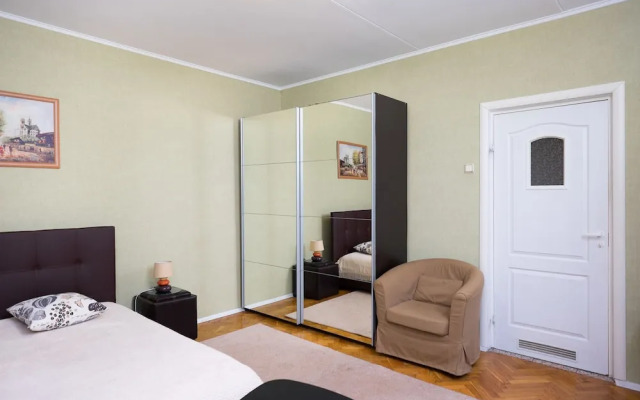 Апартаменты Moskva4you, Украинский бульвар, 6