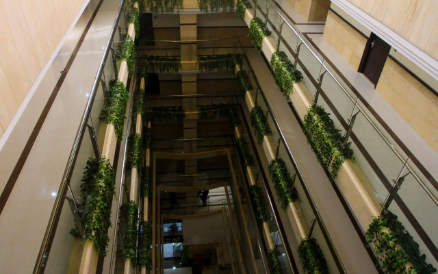 Queen Plaza Hotel
