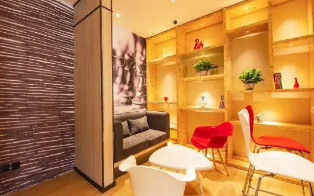 Ibis Hotel (Shenyang Middle Street Forbidden City)