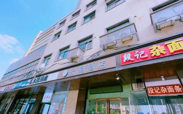 Yunxuan Hotel (Zhengzhou Railway Station Yinji Plaza)