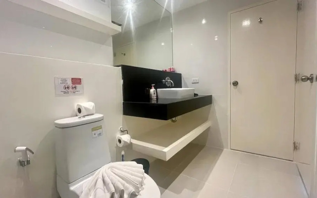 B14 - 2 Bedroom Condo With Pool Access, Karon Beach