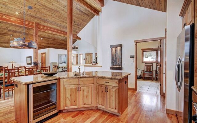 Pine Needle Lodge 5 Bedroom Home by RedAwning