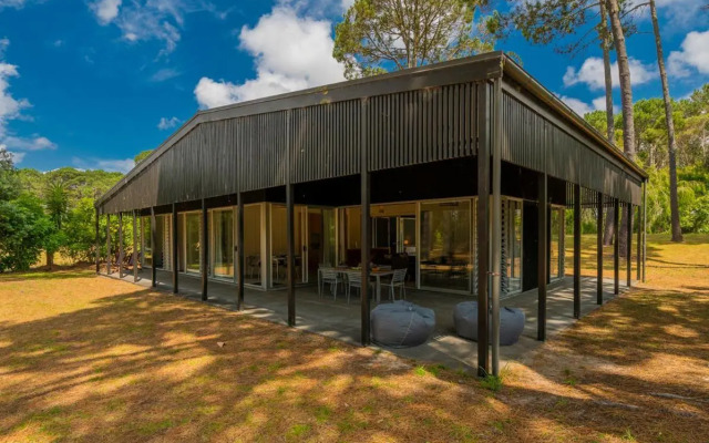 The Golden Hideaway - Matarangi Holiday Home