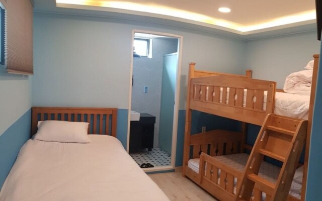 Sokcho White Station Guesthouse