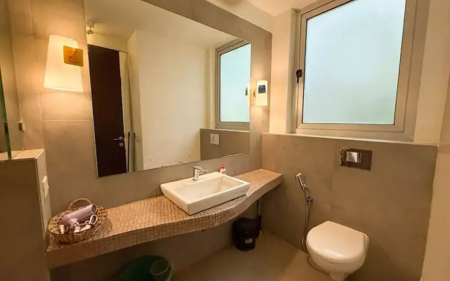 Modern 2bhk w Pool Access 5km to Coco Beach