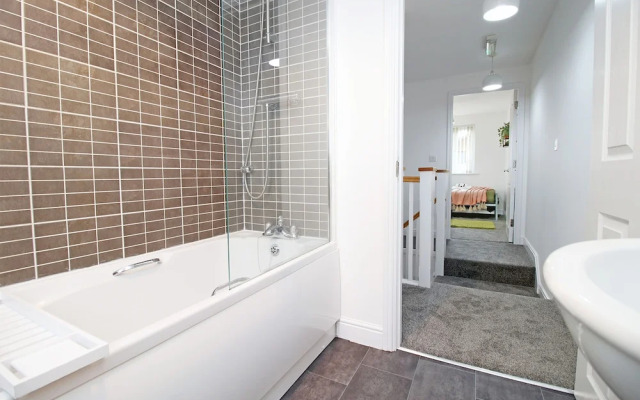 Isla House - Newport City Centre - Sleeps 7