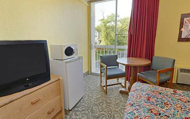 Americas Best Value Inn Bloomington - фото 3