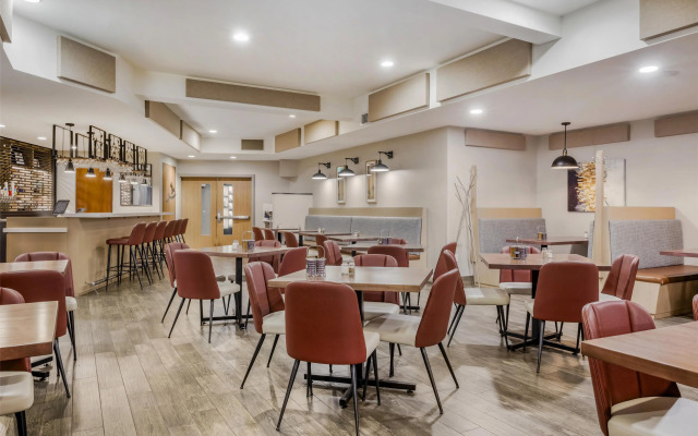 Best Western Plus Bridgewater Hotel & Convention Centre