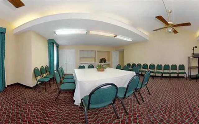 OYO Hotel Columbia SC I-20/I-26