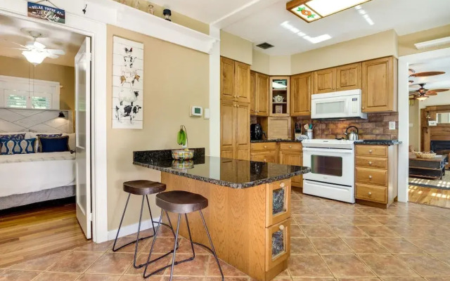 Lakefront Tavares Home w/ Deck, Patio & Dock!