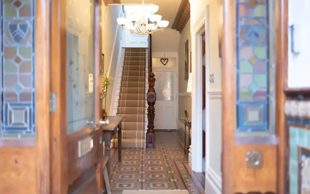 The Loft 2BR Duplex 82 Cathedral Cardiff Parking