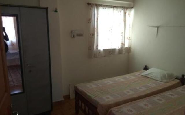 Spacious Studio Apartment near Candolim Beach