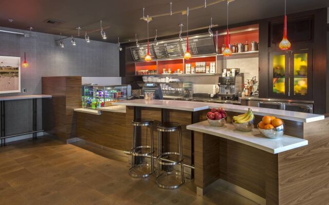 Courtyard by Marriott Grand Rapids Airport