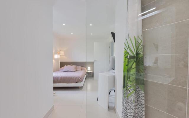 SERRENDY Apartment in residential property with swimming pool