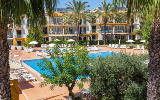 sunny apartment with sea view