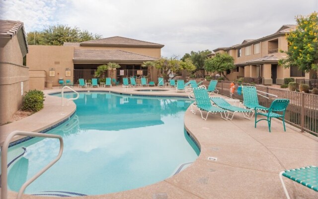 2BR Plus Ocotillo Townhome, Heated Pool, Spa, Gym