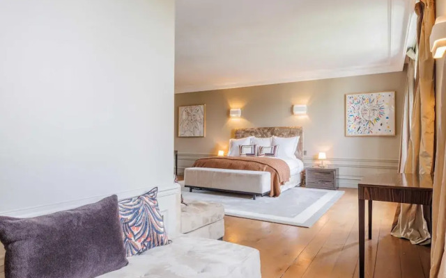 Luxury Mansion With Garden in Heart of Neuilly