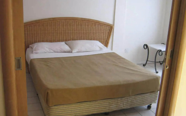 Paradise Lagoon Apartment