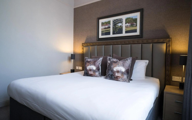 Number 10 Hotel