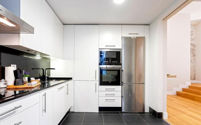 Exclusive 3BD apartment near  Cathedral. San Agustin VI