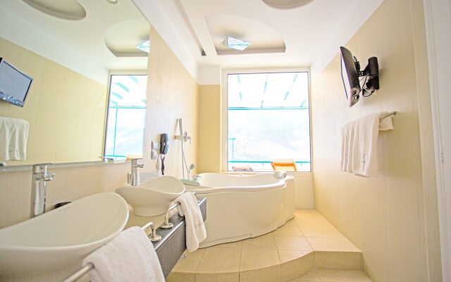 Aegialis Hotel & Spa