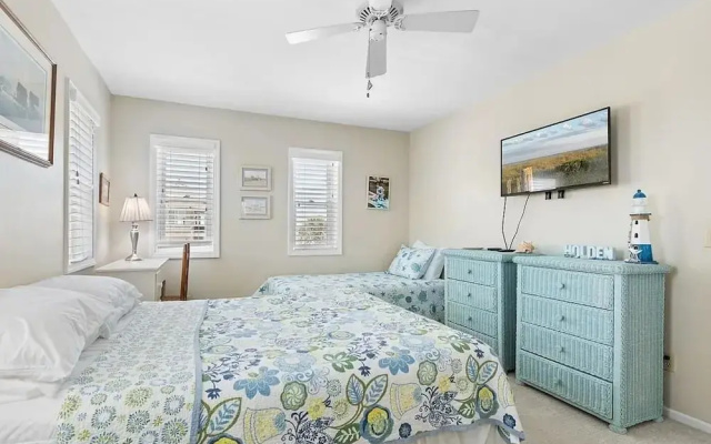 Heaven's Anchor 3 Bedroom Home by RedAwning