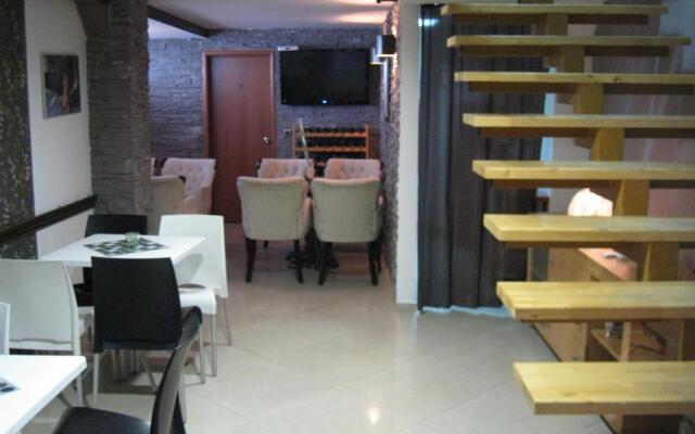 Domus Aparthostel
