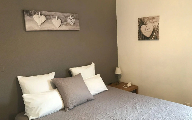 Hotel le president GARE TGV NIMES PONT DU GARD