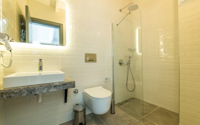 Leonis Hotel