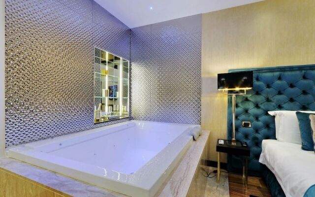 Trevi Diamond Luxury Suites & Jacuzzi