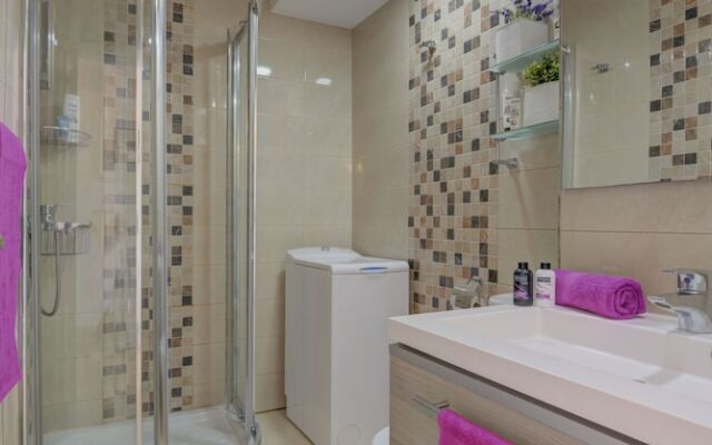 307 Bright Apartment, Sea View, WiFi, Air Conditioning