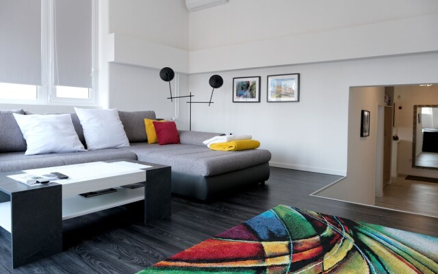 Oval Main Square Apartment