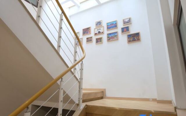 Zhiyu Homestay (Luoyi Ancient City Cross Street)