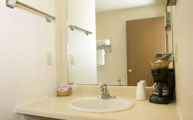 The Royal Victorian Motel