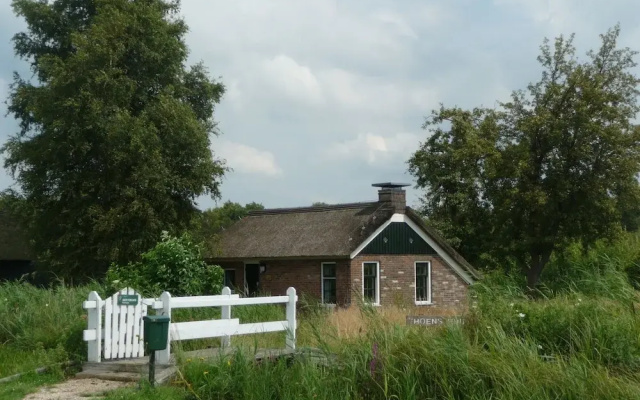 Giethoorn Villa With Modern Touch