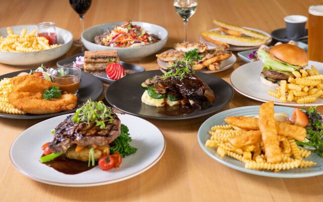 Rydges Pit Lane Hotel