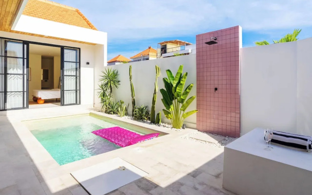 Stylish Private Pool Villa in Pererenan